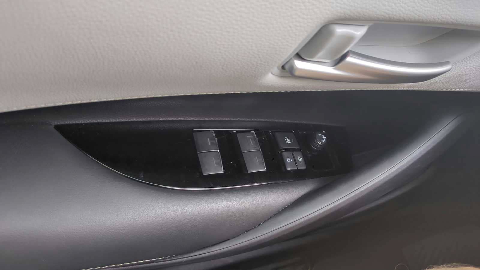 Used 2024 Toyota Corolla SE FWD image 18