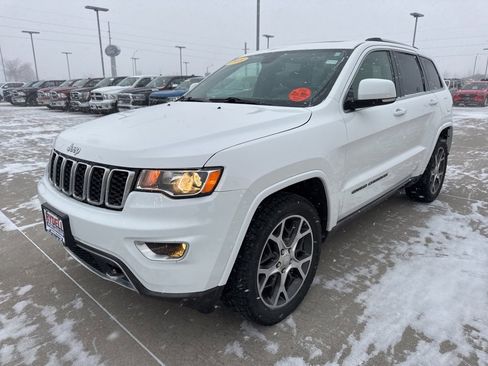 Used 2018 Jeep Grand Cherokee Limited image 25