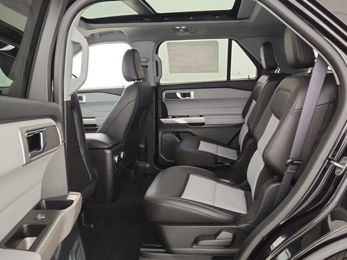 New 2024 Ford Explorer XLT w/ Equipment Group 202A AWD/4WD image 16