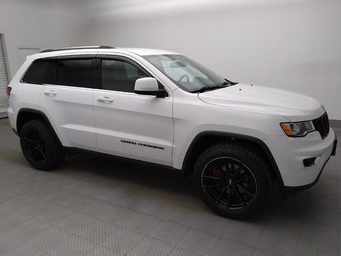 Used 2020 Jeep Grand Cherokee Laredo w/ Laredo X Package RWD image 11