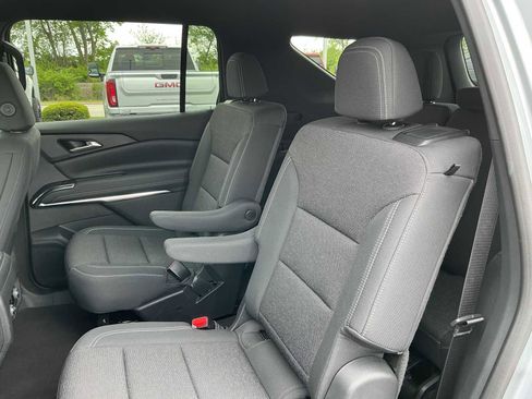 Used 2025 Chevrolet Traverse LT FWD image 23