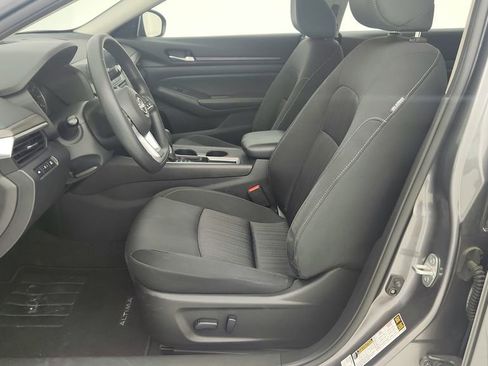 Used 2025 Nissan Altima 2.5 SV FWD image 15