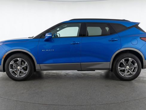 Used 2025 Chevrolet Blazer LT FWD image 5
