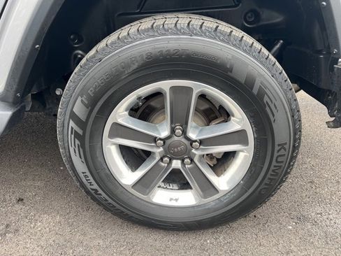 Used 2021 Jeep Wrangler Unlimited Sahara image 37
