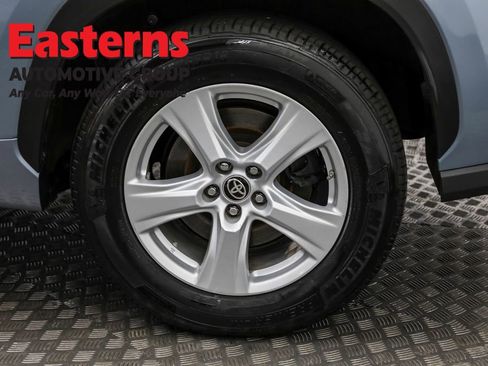 Used 2023 Toyota Highlander LE image 33