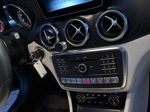 Used 2018 Mercedes-Benz GLA 250 GLA 250 4MATIC Sport Utility 4 w/ Premium Package image 29