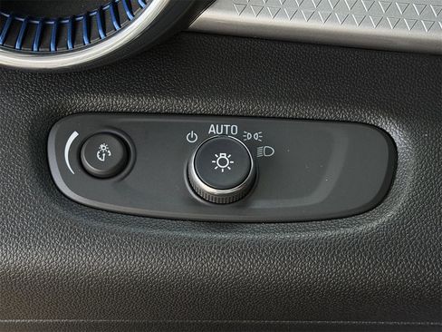 Certified 2025 Chevrolet Trax LT w/ LT Convenience Package image 23