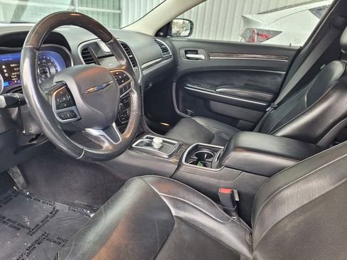 Used 2019 Chrysler 300 Limited RWD image 11
