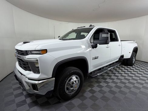 Used 2024 Chevrolet Silverado 3500 LT w/ Texas Edition AWD/4WD image 2