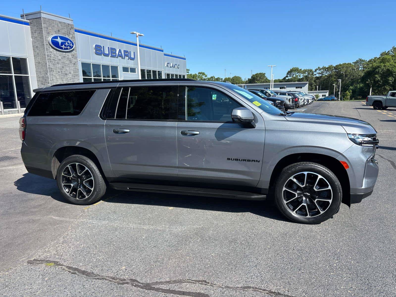 Used 2022 Chevrolet Suburban RST w/ Luxury Package AWD/4WD image 2