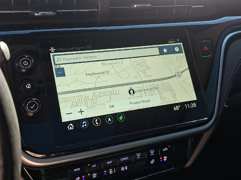 Used 2023 Chevrolet Bolt EUV Premier w/ Sun & Sound Package FWD image 18