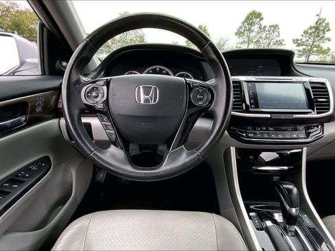 Used 2017 Honda Accord EX-L image 6