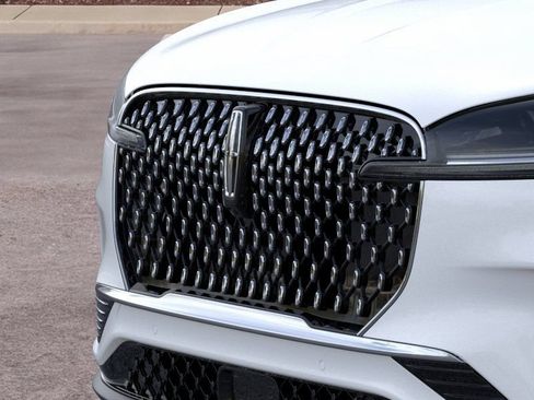 Used 2026 Lincoln Aviator AWD image 17