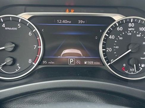 Used 2025 Nissan Sentra SR w/ SR Premium Package image 28