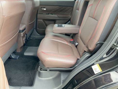 Used 2018 Mitsubishi Outlander SEL image 12