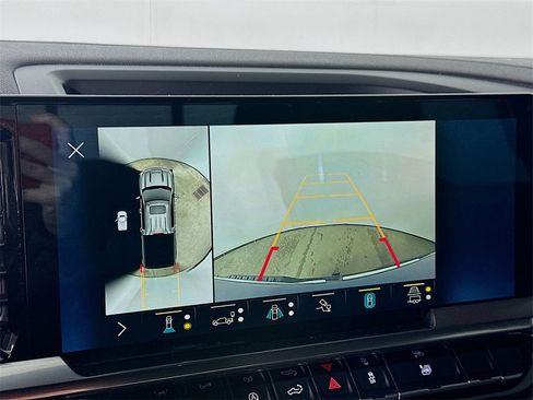 Used 2022 Chevrolet Silverado 1500 High Country w/ High Country Premium Package image 10