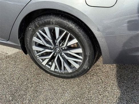 Used 2024 Nissan Altima 2.5 SV image 7