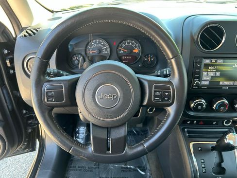 Used 2017 Jeep Patriot High Altitude AWD/4WD image 13