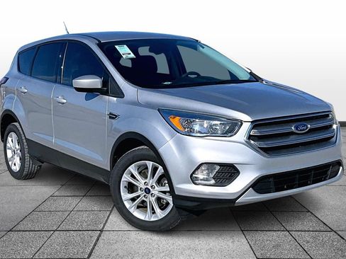 Used 2017 Ford Escape SE image 2