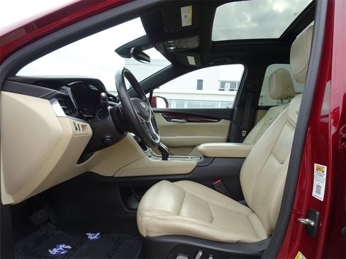 Used 2018 Cadillac XT5 Luxury w/ Driver Awareness Package image 9