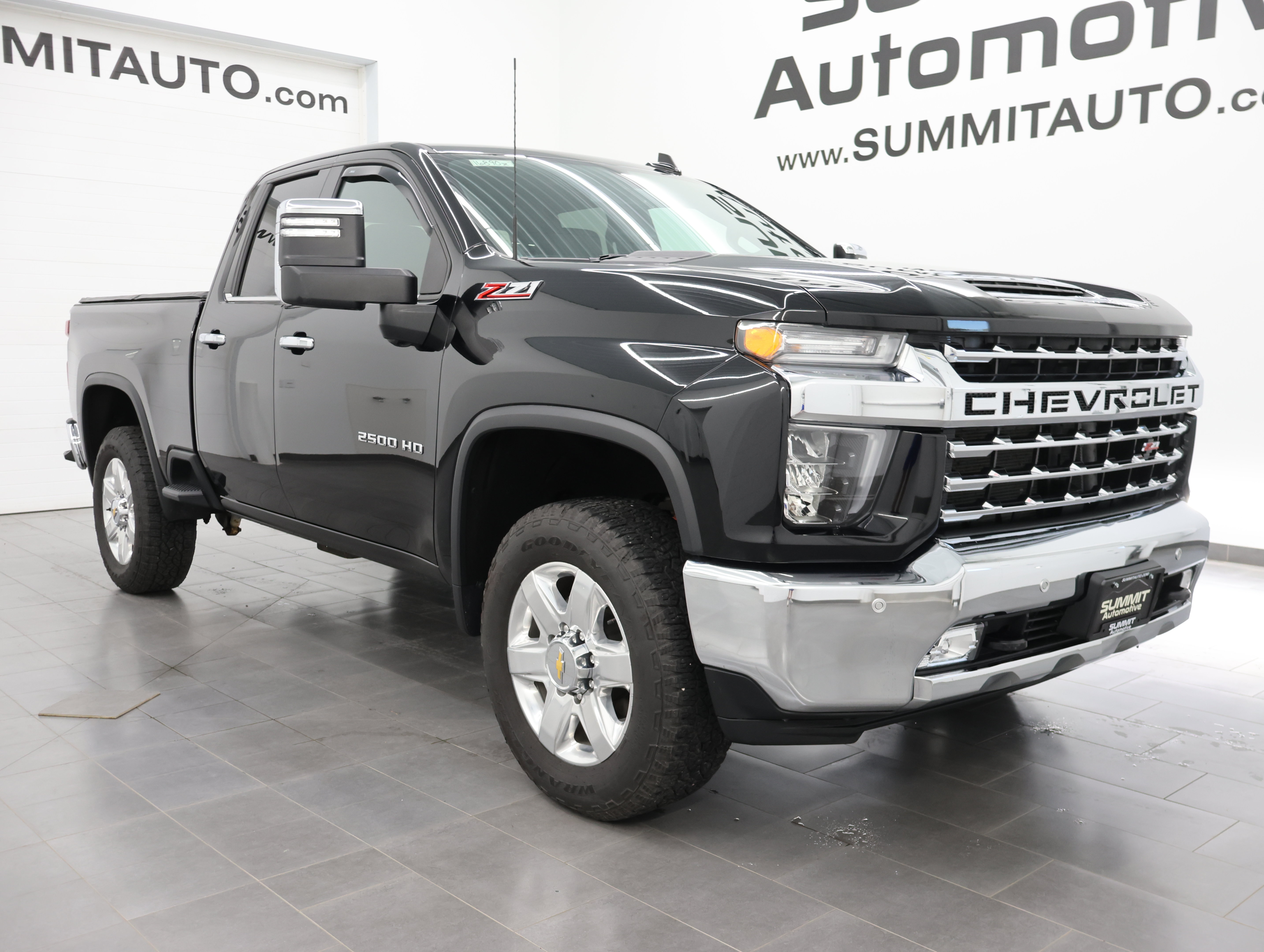 Used 2022 Chevrolet Silverado 2500 LTZ AWD/4WD image 2