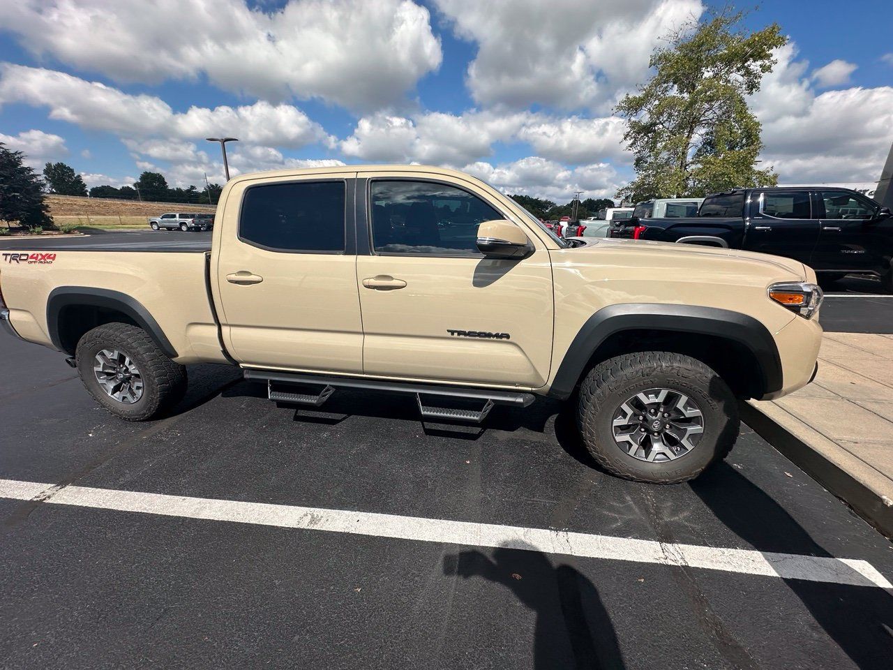 Used 2019 Toyota Tacoma TRD Off-Road AWD/4WD image 4