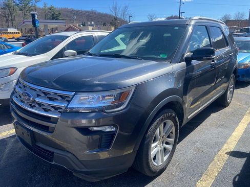 Used 2018 Ford Explorer XLT w/ Equipment Group 201A image 6