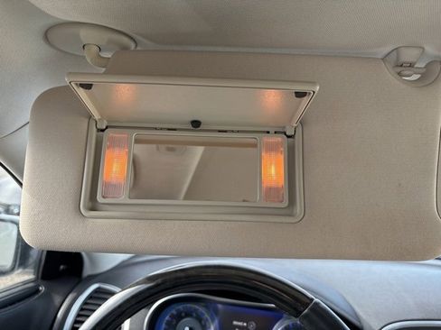 Used 2017 Chrysler 300 C image 26