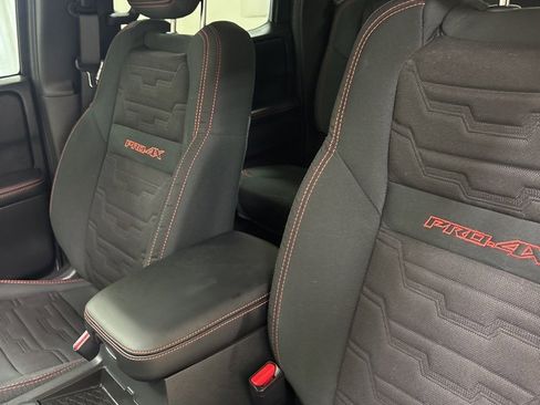 Used 2025 Nissan Frontier PRO-4X w/ Pro Convenience Package image 15