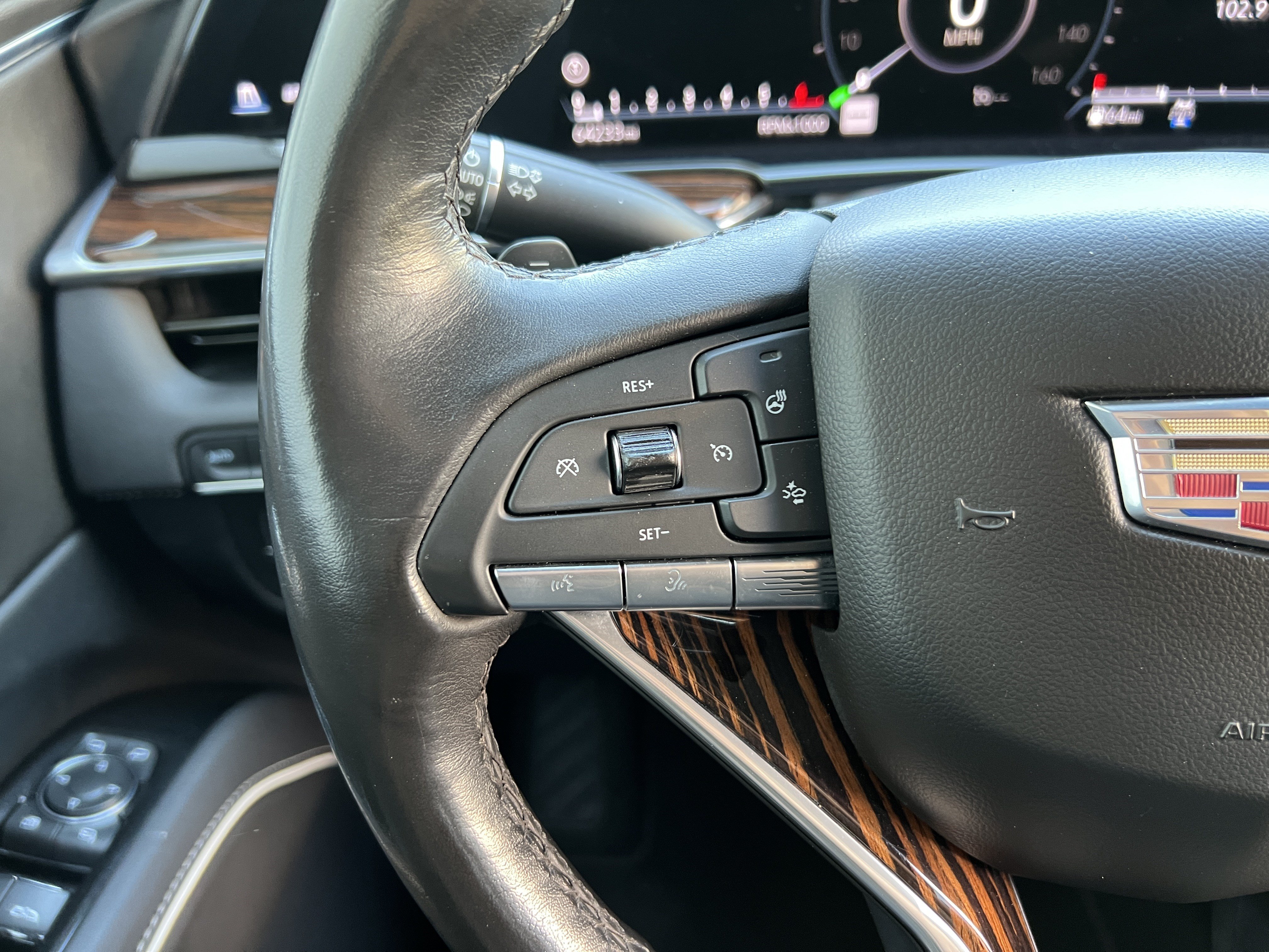 Used 2021 Cadillac Escalade Premium Luxury AWD/4WD image 30
