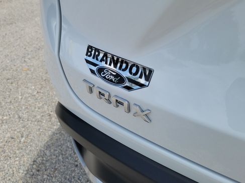 Used 2024 Chevrolet Trax LT w/ Driver Confidence Package FWD image 9