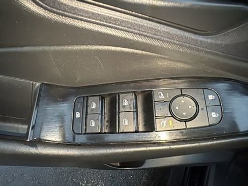 Used 2024 Nissan Rogue S image 14