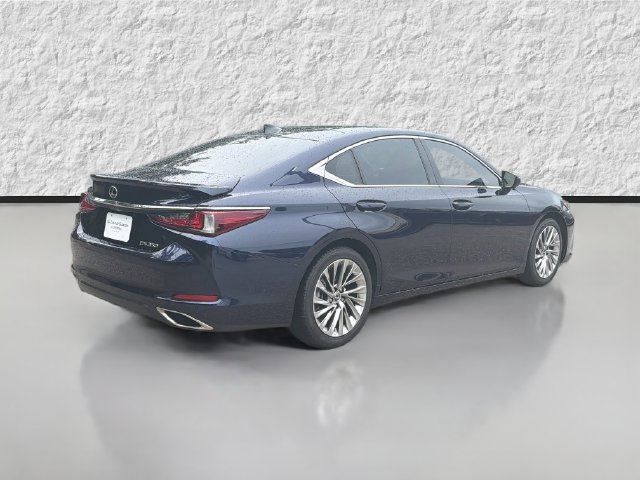 Used 2022 Lexus ES 350 Ultra Luxury w/ Accessory Package 2 FWD image 4