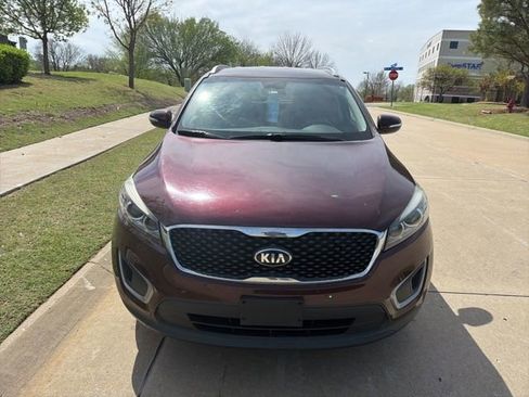 Used 2017 Kia Sorento LX w/ LX Convenience Package image 10