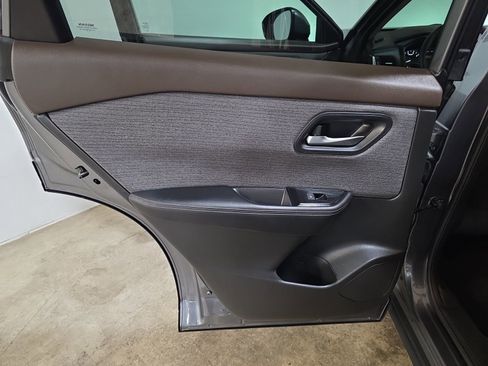 Used 2023 Nissan Rogue SV image 31