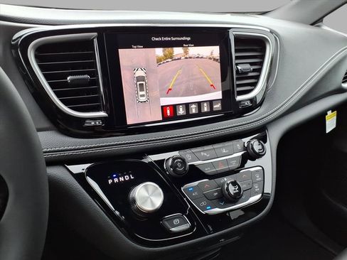 New 2026 Chrysler Pacifica Select image 25