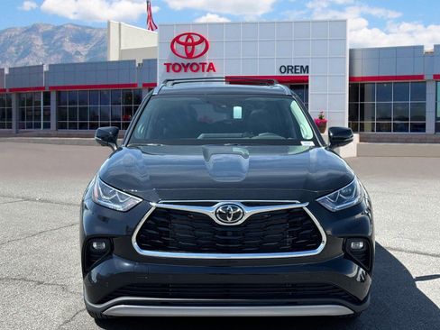 New 2026 Toyota Highlander Platinum AWD/4WD image 2