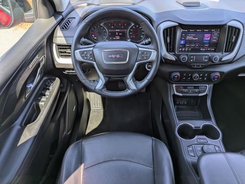 Used 2024 GMC Terrain SLT w/ Infotainment Package II image 17