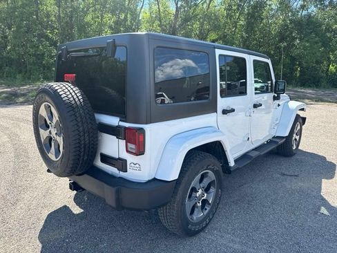 Used 2017 Jeep Wrangler Unlimited Sahara w/ Dual Top Group AWD/4WD image 12