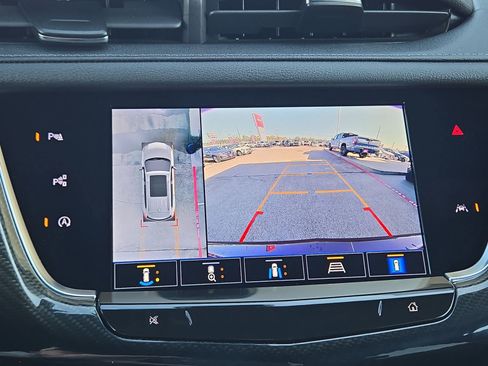 Used 2022 Cadillac XT6 Sport w/ Technology Package image 26