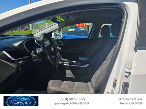 Used 2018 Chevrolet Volt LT FWD image 10