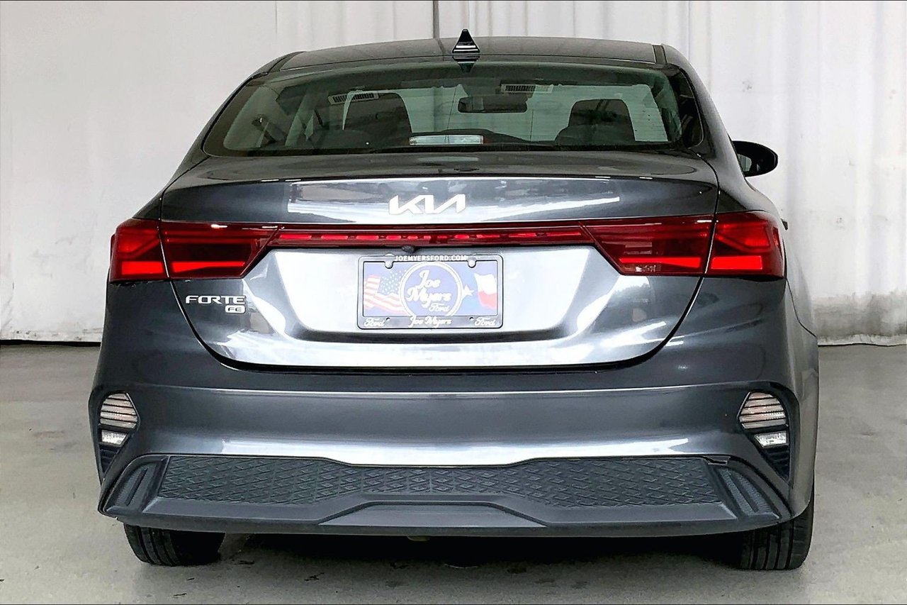 Used 2022 Kia Forte Sedan FWD image 3