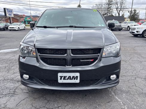 Used 2017 Dodge Grand Caravan GT image 2