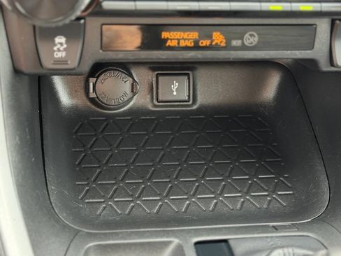 Used 2021 Toyota RAV4 LE AWD/4WD image 19