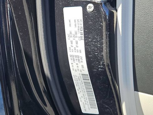 Used 2018 Chrysler Pacifica L FWD image 32