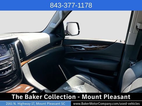 Used 2020 Cadillac Escalade Premium Luxury AWD/4WD image 25