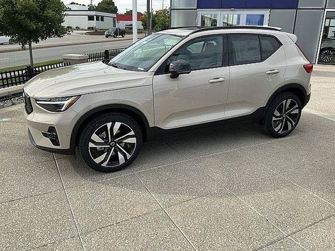 New 2026 Volvo XC40 B5 Ultra w/ Climate Package AWD/4WD image 11