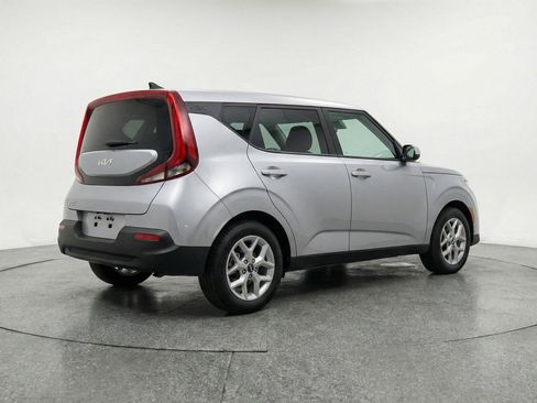 Used 2025 Kia Soul LX w/ LX Technology Package image 9