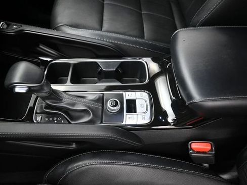 Used 2024 Kia Telluride SX w/ Towing Package FWD image 20