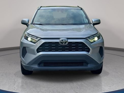 Used 2022 Toyota RAV4 XLE w/ Convenience Package FWD image 2